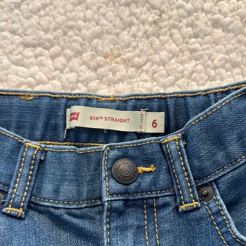 Levi's Classic Blue Denim Jeans - Picture 2 of 3